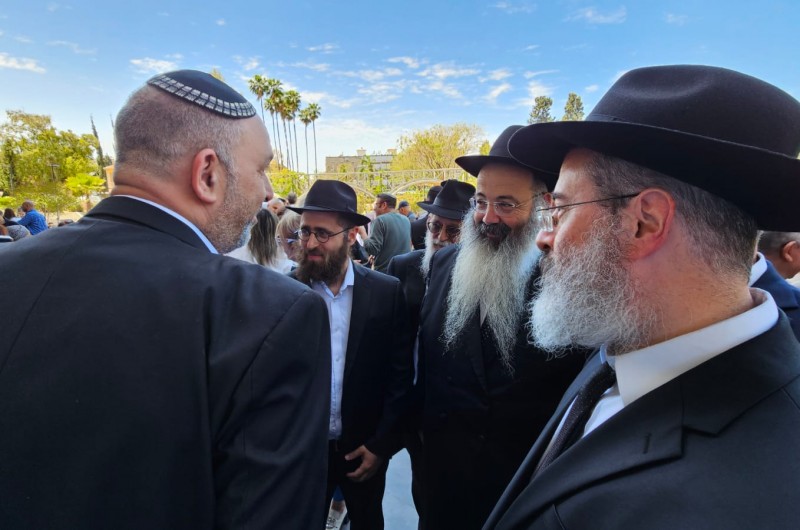 בהלוויית ראש עיריית ראשון לציון לשעבר מאיר ניצן ע בהלוויית ראש עיריית ראשון לציון לשעבר מאיר ניצן ע