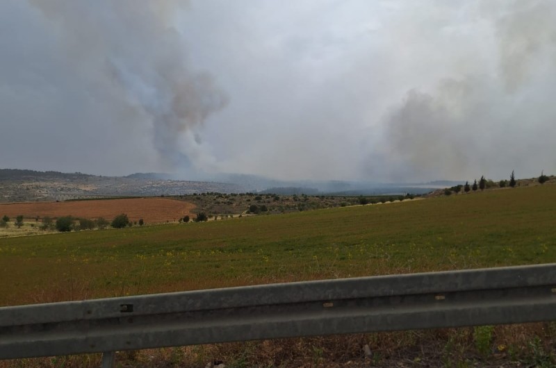 השריפות הגיעו לפתח מבוא חורון ושליח חב השריפות הגיעו לפתח מבוא חורון ושליח חב