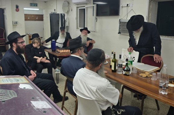 סיום מסכת מכות בדף היומי, בבית הכנסת 'תפארת שלמה' בשכונת לוי יצחק בכפר חב
