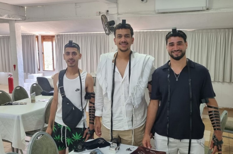 לקראת יום השנה לפטירתו שחל בימים אלו: 3 צעירים ששירתו במלחמת 'חרבות ברזל' תחת פיקודו של ישראל יודקין הי