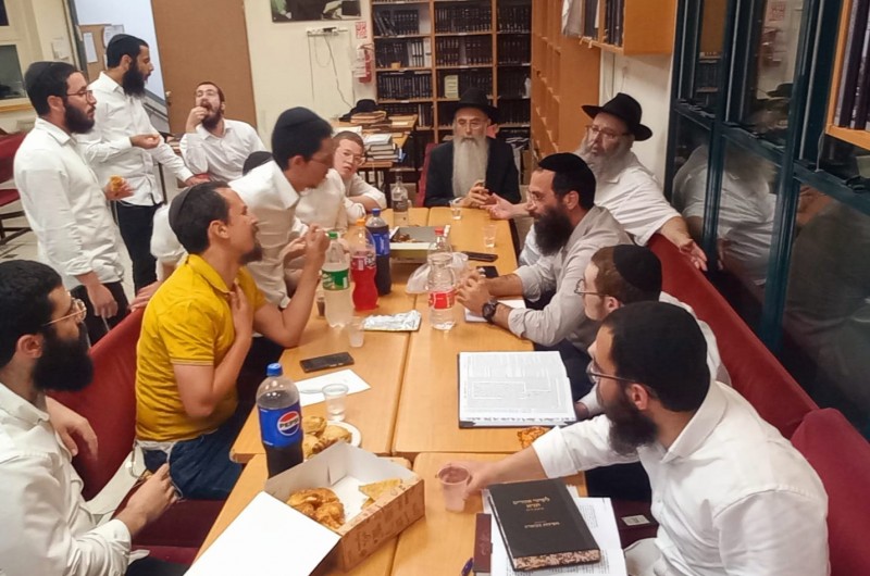 אסיפת היערכות בישיבת חב