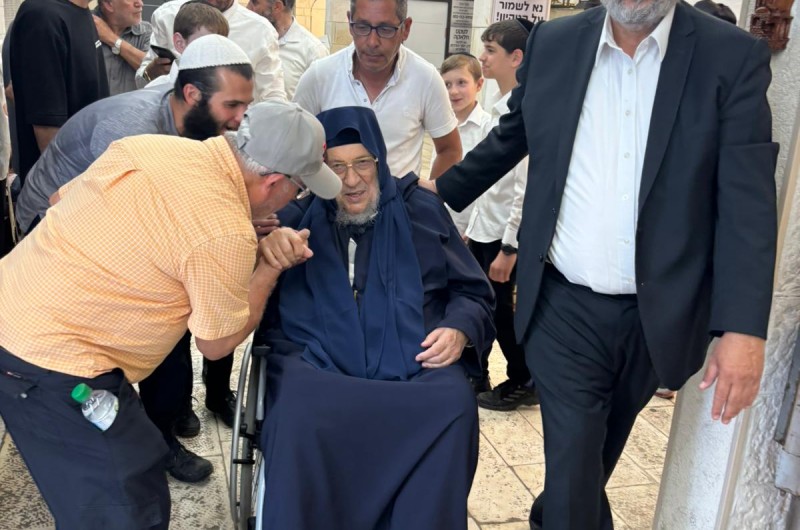 במהלך הטיול בדרום הארץ, פגשו תלמידי “כולל תפארת לוי יצחק” בחיפה, את בנו של הבאבא-סאלי זצ