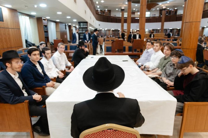 צעירים מהעיר רוסטוב, הגיעו לשבת התעלות בישיבה גדולה תומכי תמימים במוסקבה. הר צעירים מהעיר רוסטוב, הגיעו לשבת התעלות בישיבה גדולה תומכי תמימים במוסקבה. הר