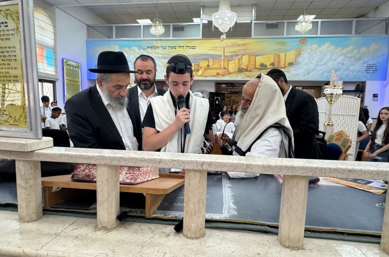 מזל טוב כפול 100: הרב נפתלי ועקנין שליח חב מזל טוב כפול 100: הרב נפתלי ועקנין שליח חב