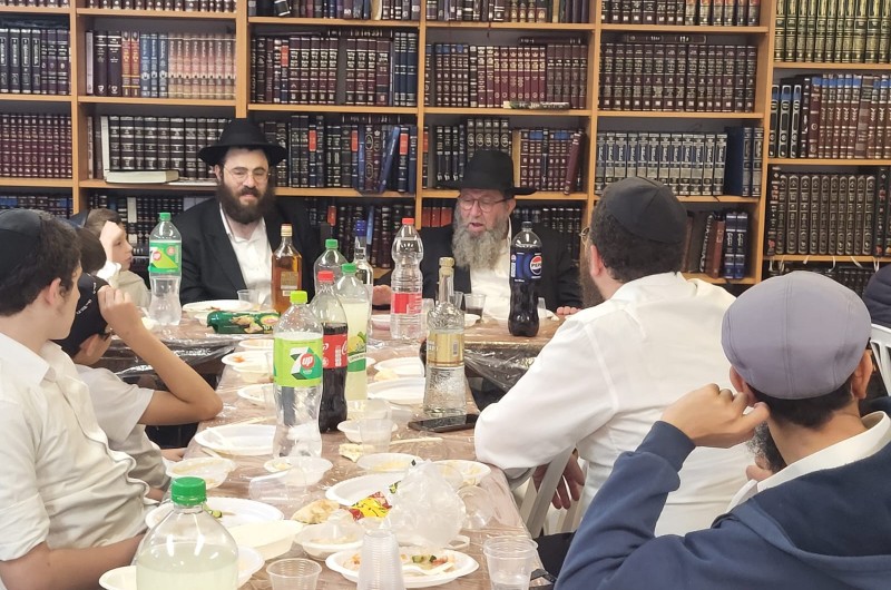 השליח הוותיק לעיר אילת - הרב ישראל צבי גליצנשטיין, התוועד עם קהילת חב השליח הוותיק לעיר אילת - הרב ישראל צבי גליצנשטיין, התוועד עם קהילת חב
