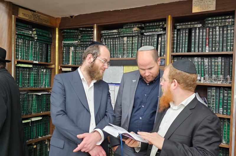 מנכ