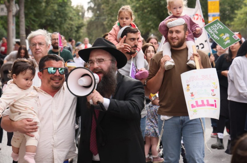 ברחוב ההפגנות בירושלים: התהלוכה המושקעת של רחביה ברחוב ההפגנות בירושלים: התהלוכה המושקעת של רחביה