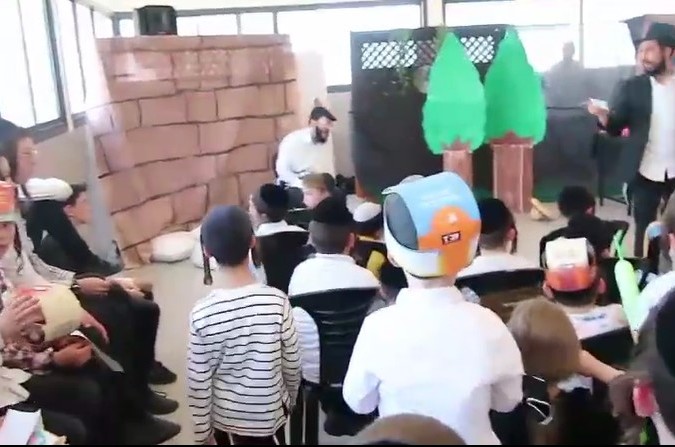 ילדי הציבור החרדי בטבריה זעקו 'אני מאמין' בתהלוכת ל