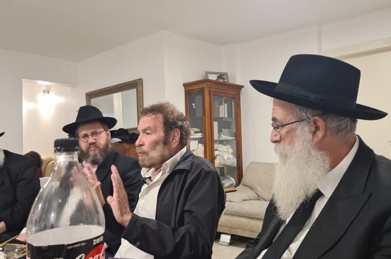 פישר הפתיע בשבע ברכות: ״אם אני שייך למשהו – זה לחב״ד״ פישר הפתיע בשבע ברכות: ״אם אני שייך למשהו – זה לחב״ד״