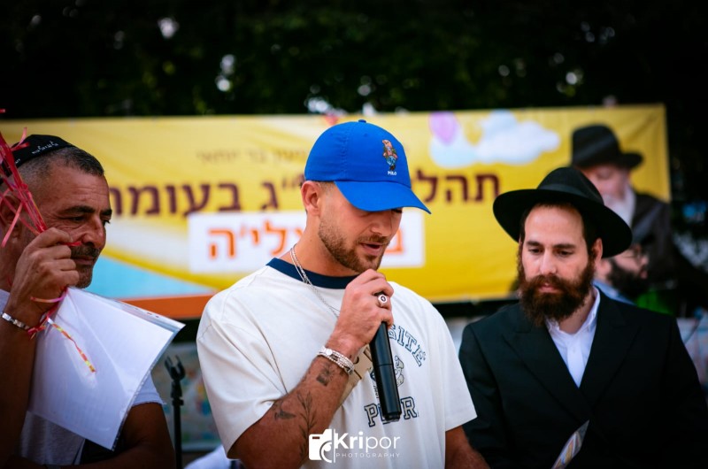 שורד השבי צעד בהרצליה עם הילדים והפריח שורד השבי צעד בהרצליה עם הילדים והפריח