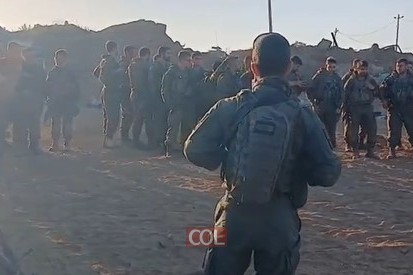 ככה מנצחים: וידאו מרגש של לוחמים לפני כניסה לעזה במבצע 'מרכבות גדעון', מניחים יד על הראש אחד לשני ובאהבת ישראל אומרים 'שמע ישראל' וברכת כהנים. תיעוד של 'עזר לחייל' המלווה את חיילי צה
