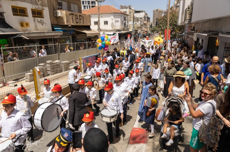 אלפים עצרו תנועה ברחובות המרכזיים של תל אביב - באהבה אלפים עצרו תנועה ברחובות המרכזיים של תל אביב - באהבה