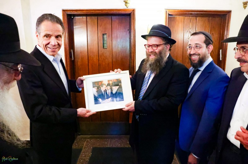 המועמד המוביל לראשות עיריית ניו יורק נפגש עם עסקני חב המועמד המוביל לראשות עיריית ניו יורק נפגש עם עסקני חב