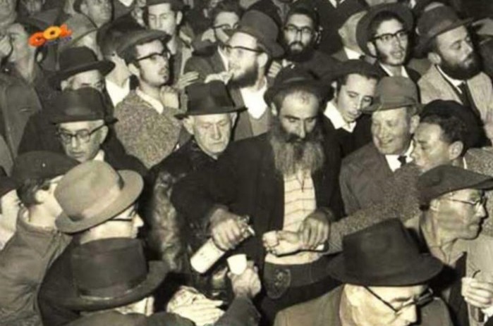 כשמשאית המלט של ה'סוכנות' הגיעה בעיצומו של צום ט' באב כשמשאית המלט של ה'סוכנות' הגיעה בעיצומו של צום ט' באב