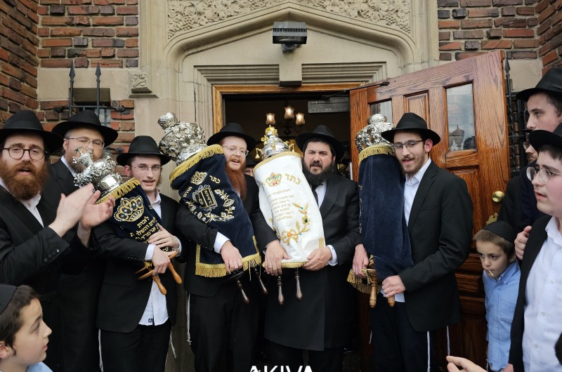 ביארצייט הראשון: ספר תורה לע