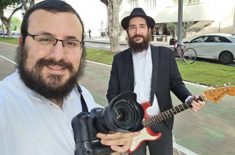 לקראת אלבום בכורה שייצא אי לקראת אלבום בכורה שייצא אי