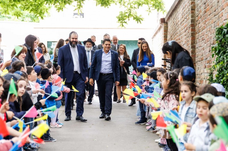 שר התפוצות עמיחי שיקלי הגיע לביקור ממלכתי במוסדות החינוך לאודר חב שר התפוצות עמיחי שיקלי הגיע לביקור ממלכתי במוסדות החינוך לאודר חב