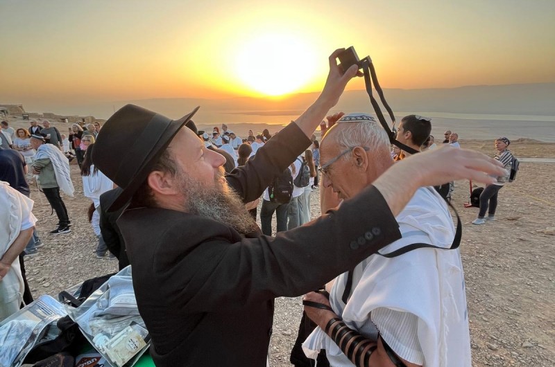 16 שנים ברציפות: טקס בר מצווה מרגש בפסגת מצדה 16 שנים ברציפות: טקס בר מצווה מרגש בפסגת מצדה