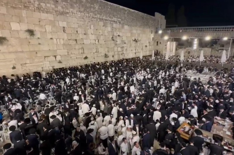 רבבות פקדו את רחבת הכותל המערבי בחג השבועות רבבות פקדו את רחבת הכותל המערבי בחג השבועות