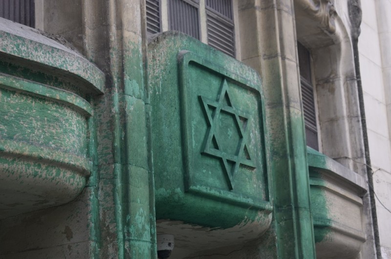 צרפת: אנטישמי השחית אנדרטת שואה, מסעדה ובית הכנסת צרפת: אנטישמי השחית אנדרטת שואה, מסעדה ובית הכנסת
