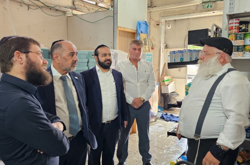 שר הרווחה התפעל מאימפריית החסד החב שר הרווחה התפעל מאימפריית החסד החב