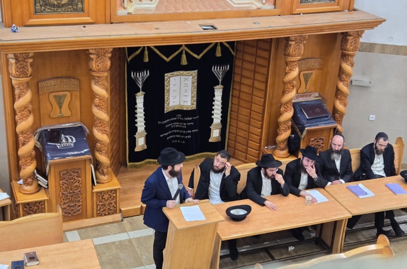 ימי התשלומין לחג השבועות: כינוס תורה בישיבת תומכי תמימים בבני ברק, כהוראת הרבי, בארגון 'התלמידים השלוחים' ימי התשלומין לחג השבועות: כינוס תורה בישיבת תומכי תמימים בבני ברק, כהוראת הרבי, בארגון 'התלמידים השלוחים'