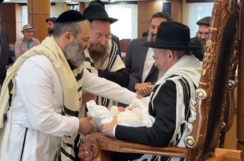 בבית הכנסת המרכזי במוסקבה נערכה שמחת ברית המילה לבנו של המשפיע הרב אלעזר מרדכי גרוסמן, בהשתתפות שלוחי הרבי ומקורבים