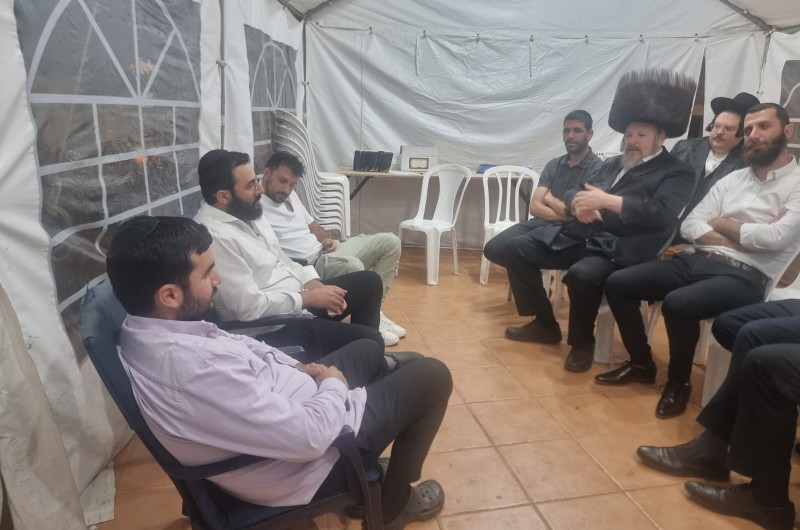 ראש העיר ביתר עילית הרב מאיר רובינשטיין הגיע אמש (מוצ ראש העיר ביתר עילית הרב מאיר רובינשטיין הגיע אמש (מוצ