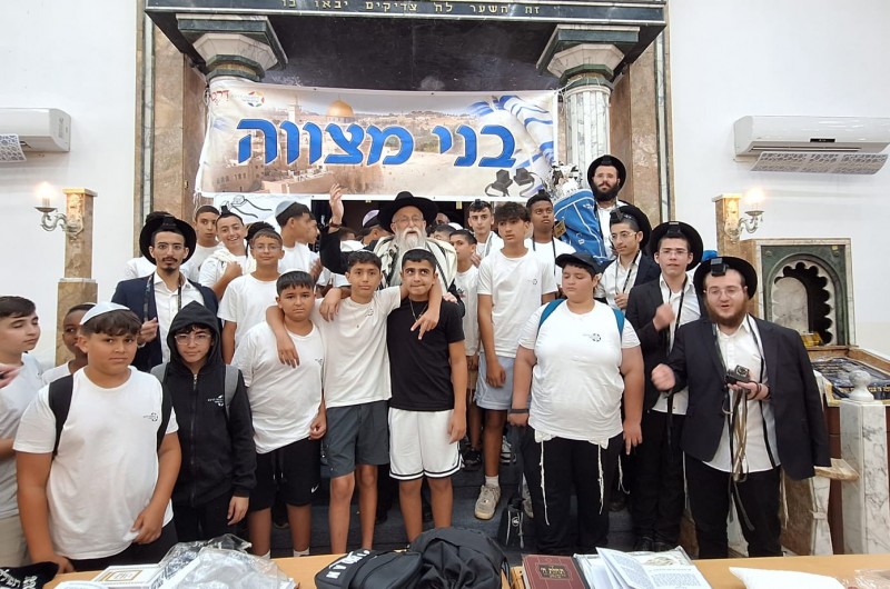 מרגש: בר מצווה ל-70 נערים בגימנסיה 'דרכא' בקריית מלאכי מרגש: בר מצווה ל-70 נערים בגימנסיה 'דרכא' בקריית מלאכי