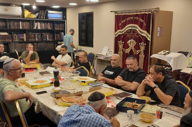 כמה ואיך הדרך הנכונה והערכית ליהנות ממנעמי העולם הזה? כמה ואיך הדרך הנכונה והערכית ליהנות ממנעמי העולם הזה?