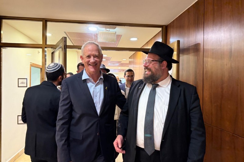 על רקע השיח להפלת הממשלה ופיזור הכנסת: שליח חב על רקע השיח להפלת הממשלה ופיזור הכנסת: שליח חב