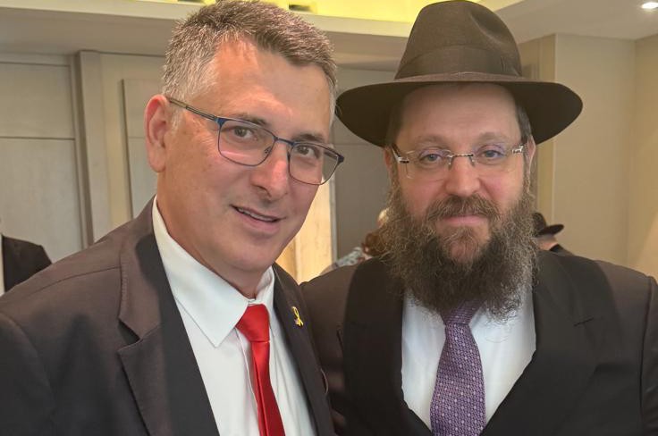 שר החוץ סער לרב טייכטל: שר החוץ סער לרב טייכטל: