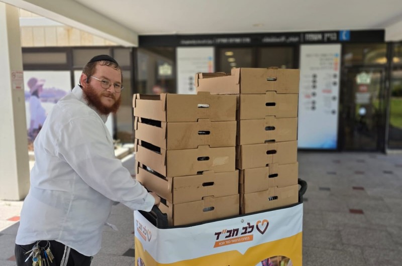 נותנים את הלב: שלוחי חב נותנים את הלב: שלוחי חב