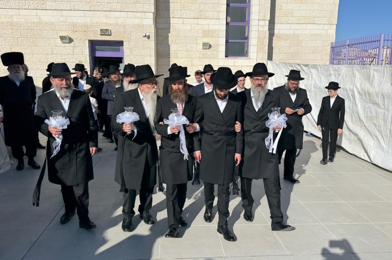 בצל שיגורי הטילים מאיראן: בשעה טובה ובמזל טוב נערכת הערב חופת התמים מנחם מענדל הרטמן עב