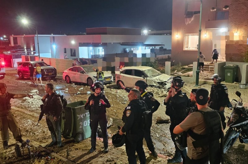 הערב: נפילות טילים מאיראן בצפון ובדרום, 11 פצועים הערב: נפילות טילים מאיראן בצפון ובדרום, 11 פצועים