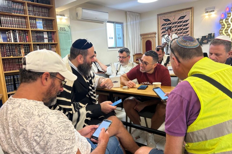 אוזן קשבת: שליח חב אוזן קשבת: שליח חב