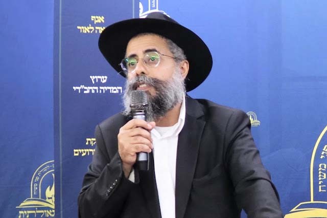 אני רוצה לצאת ממצרים - ולכן אני מאריך בתפילה אני רוצה לצאת ממצרים - ולכן אני מאריך בתפילה