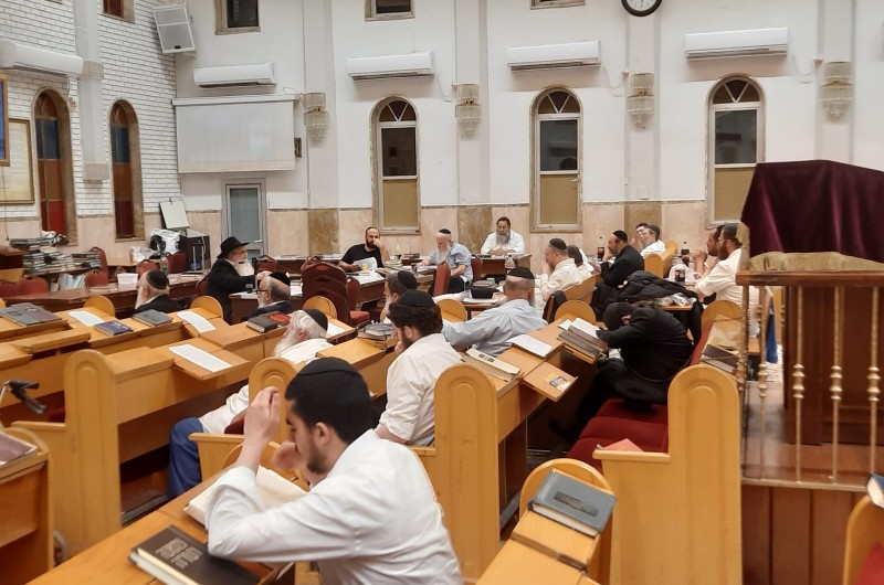 בסמיכות למרחב המוגן: עשרות מאנ״ש והתמימים השתתפו בשיעור השבועי בליקוטי שיחות, שהתקיים ב'בית מנחם' בכפר חב בסמיכות למרחב המוגן: עשרות מאנ״ש והתמימים השתתפו בשיעור השבועי בליקוטי שיחות, שהתקיים ב'בית מנחם' בכפר חב