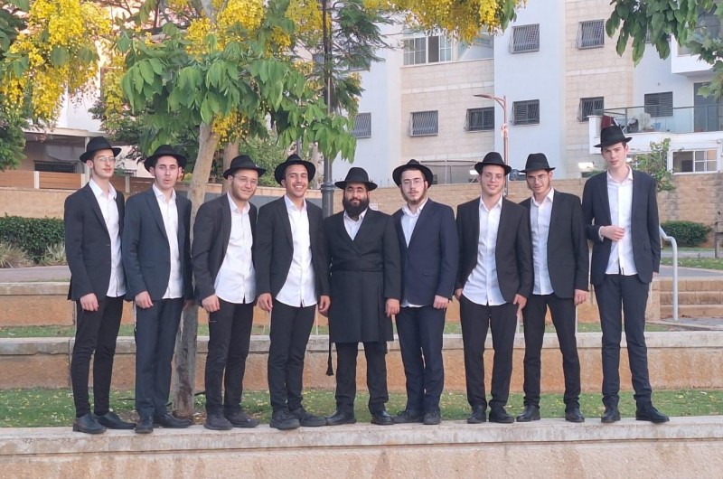 בשבת האחרונה התארחו צוות גן ישראל 'צבא הרבי' לוד לשבת אחדות וגיבוש מיוחדת בביתו של מנהל הקעמפ ר' יהודה בן חיים בלוד. בקעמפ צפויים להשתתף השנה כ-450 חיילים בשבת האחרונה התארחו צוות גן ישראל 'צבא הרבי' לוד לשבת אחדות וגיבוש מיוחדת בביתו של מנהל הקעמפ ר' יהודה בן חיים בלוד. בקעמפ צפויים להשתתף השנה כ-450 חיילים