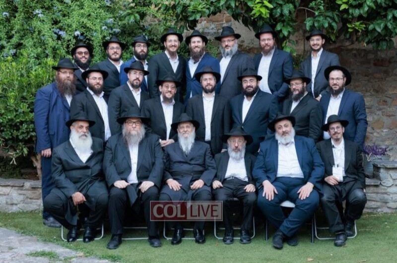 שליחי הרבי מכל רחבי איטליה התכנסו יחד ל'כינוס השלוחים' שנתי, בעיר פירנצ'ה במדינה. כך זה נראה בתמונה המשותפת שליחי הרבי מכל רחבי איטליה התכנסו יחד ל'כינוס השלוחים' שנתי, בעיר פירנצ'ה במדינה. כך זה נראה בתמונה המשותפת