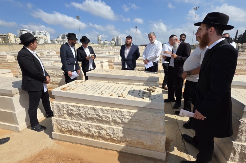 בני משפחה וידידים, ובהם יו בני משפחה וידידים, ובהם יו