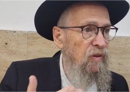 מדוע פרשת 'קרח' נקראת על שם אדם רשע? ומה היתה הטעות הגדולה של קרח? הרב שמעון זוננפלד, בסיום השיעור בדף היומי של הרב בצלאל מזרחי בנחל'ה. צפו: