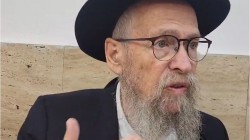 מדוע פרשת 'קרח' נקראת על שם אדם רשע? ומה היתה הטעות הגדולה של קרח? הרב שמעון זוננפלד, בסיום השיעור בדף היומי של הרב בצלאל מזרחי בנחל'ה. צפו: