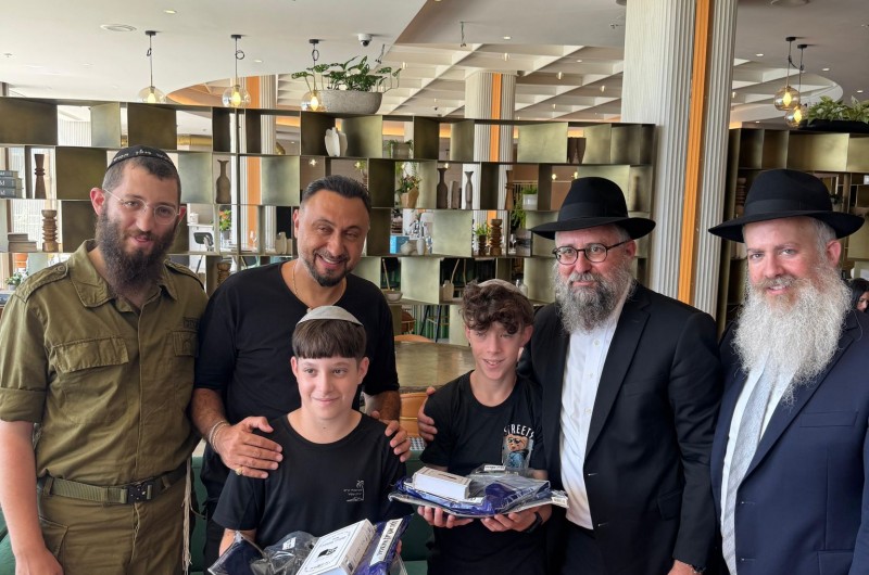 איש משמרות המהפכה לשעבר ושליח הרבי גייסו תפילין חדשות איש משמרות המהפכה לשעבר ושליח הרבי גייסו תפילין חדשות