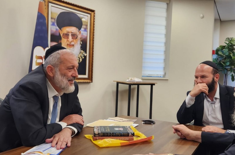 העסקן החב