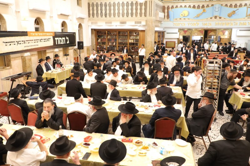 31 שנה: מאות חסידים התוועדו בגעגועים לרבי בכפר חב