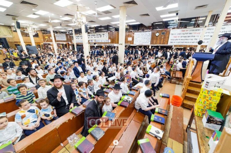 מפי עוללים ויונקים: ילדי קראון הייטס התאספו ב-770 לכינוס תורה, תפילה וצדקה, לרגל יום ההילולא ה-31 של הרבי  ביום ג' בתמוז (צילום: יוסי קורנט)