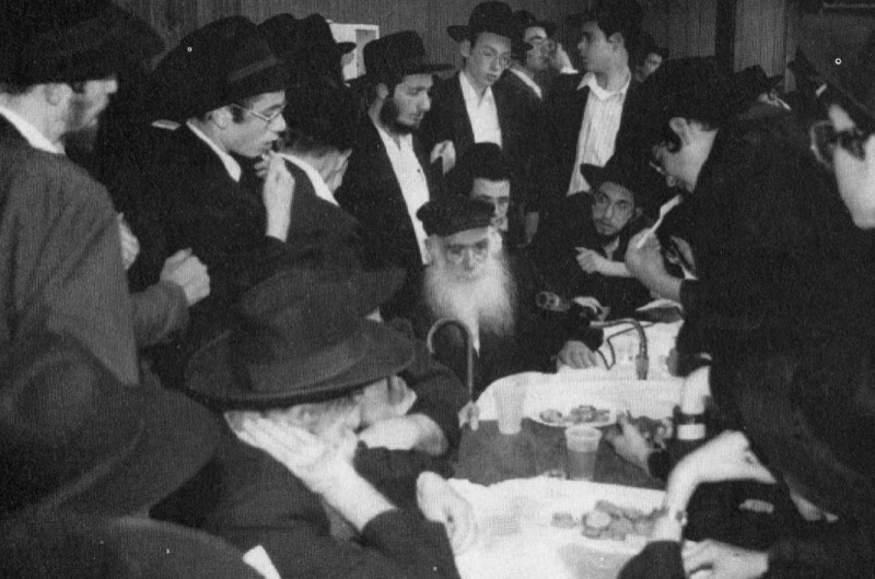 תיעוד מרגש: התוועדות של ר' מענדל פוטרפס ור' מענדל מרוזוב