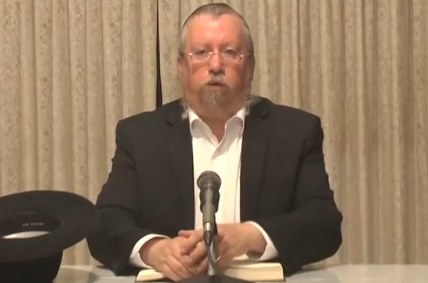 י י