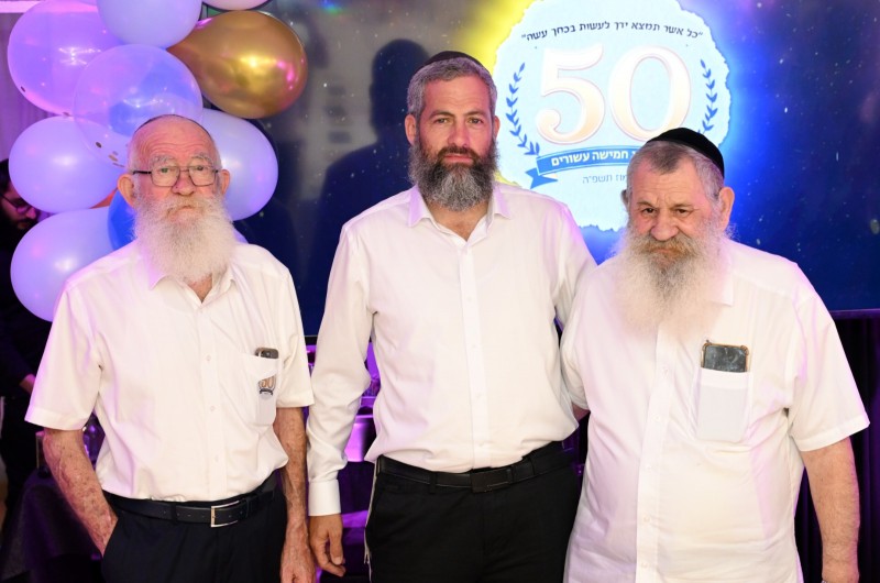 בהשתתפות בני משפחה ומכרים קרובים חגג הערב ר' יודי ריבקין מכפר חב